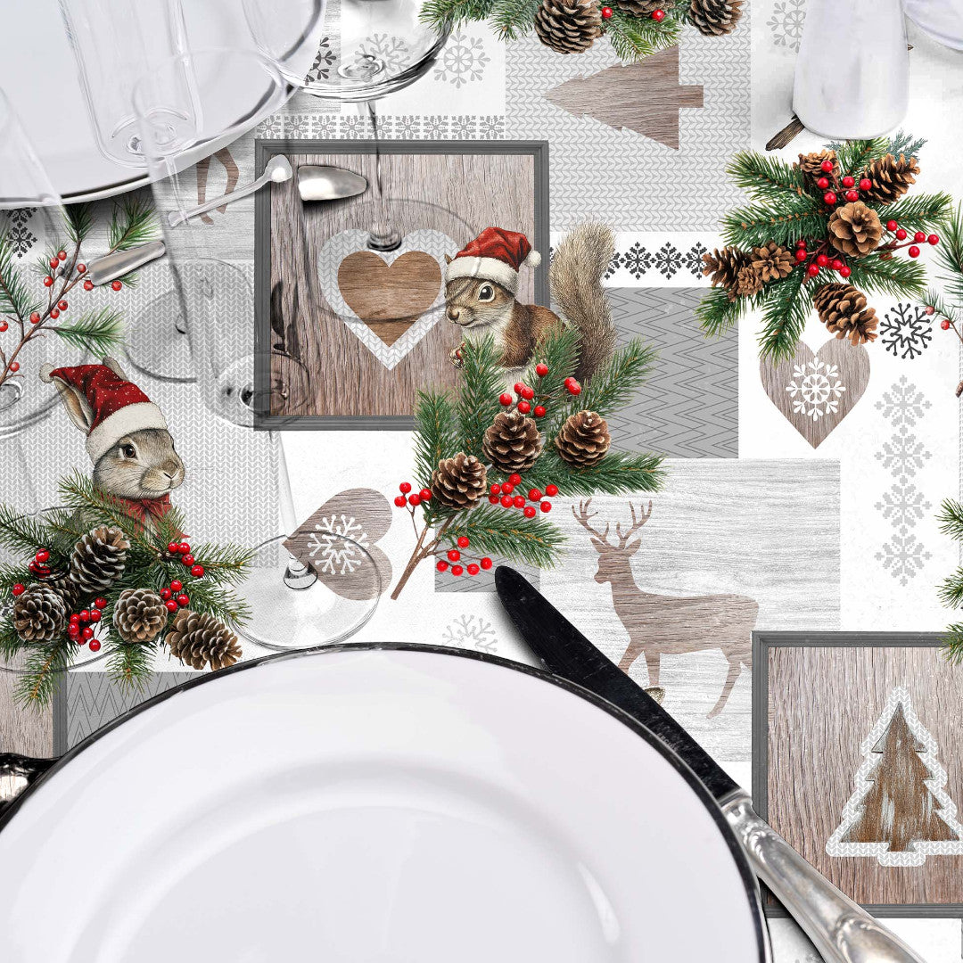 Ansel – Wachstuch Tischdecke für Weihnachten mit Rentier und Kaninchen in Winterlandschaft, Nahaufnahme