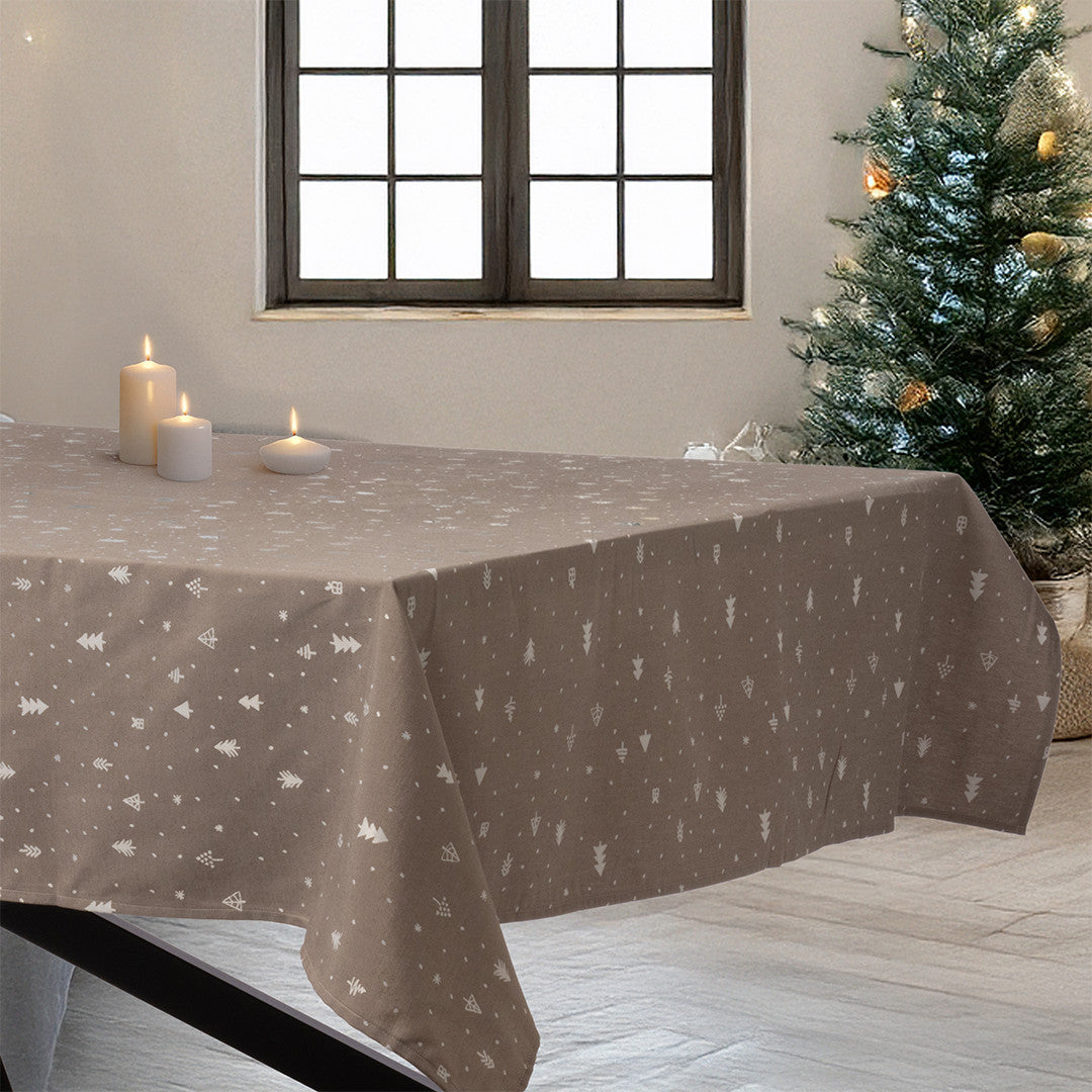 Christmas Carol Natur – damastgewebte Weihnachtstischdecke 160 x 220 cm, Ambienteaufnahme 2
