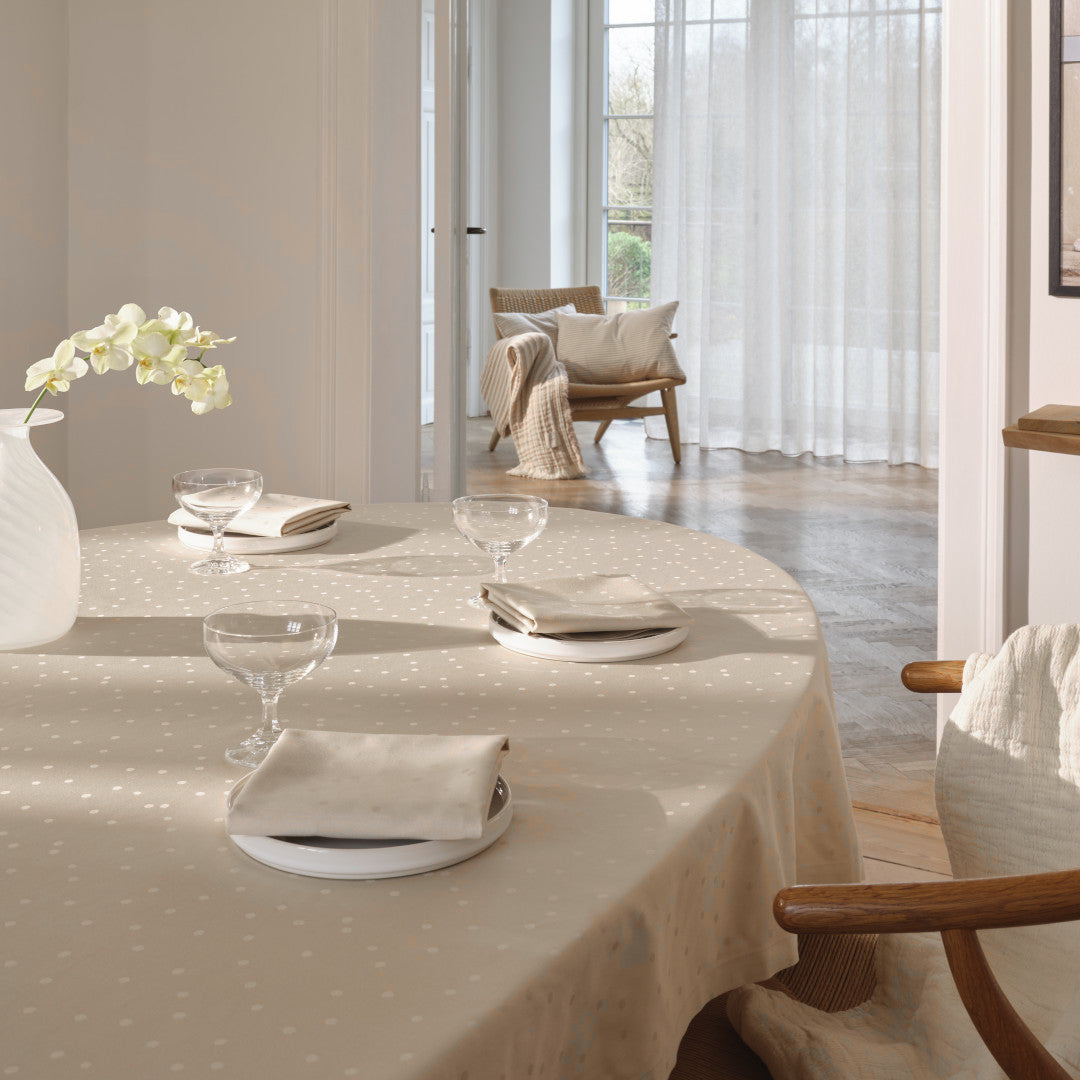 Compliments Damasttischdecke Confetti, Moon - 150 x 350 cm, Ambiente 1