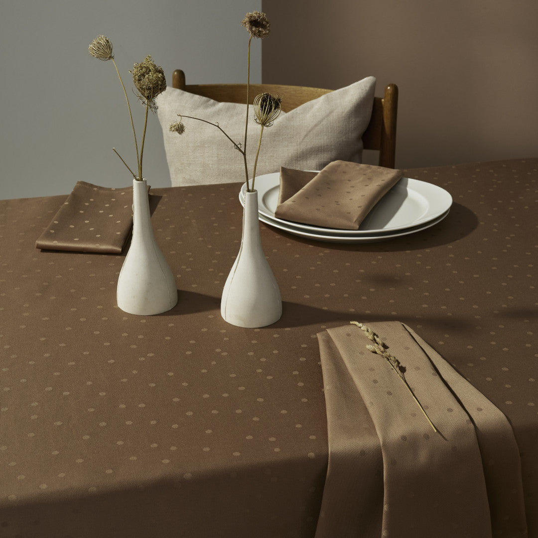 Compliments Damasttischdecke Confetti, Walnuss - 150 x 350 cm, Nahaufnahme