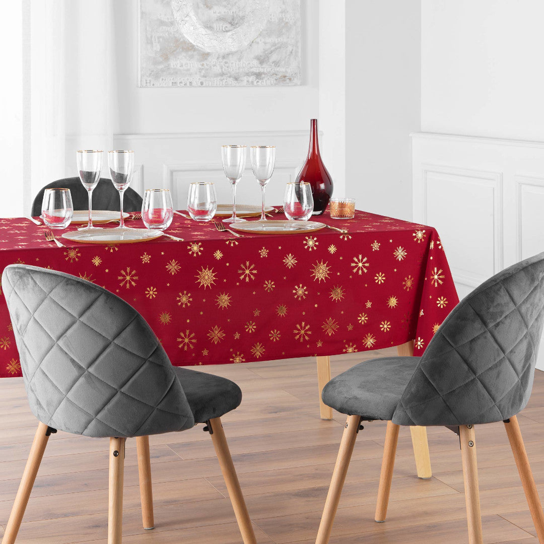 Constellation Rot/Gold - Weihnachtstischdecke mit Metalldruck, 150 x 240 cm, Ambienteaufnahme 2