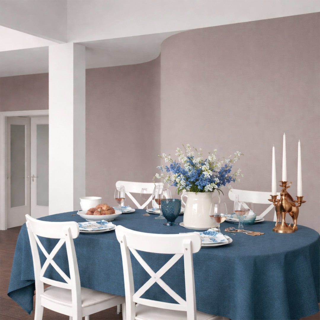 Dali Indigo – Einfarbige abwaschbare Tischdecke, 160 cm breit, Ambiente
