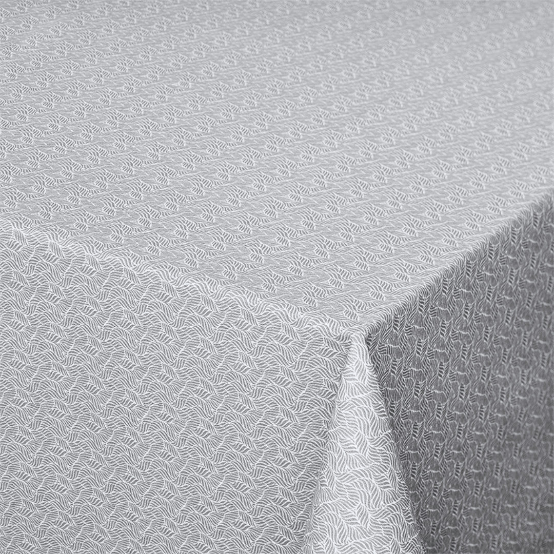 Estes Bølgeblad Hellgrau – abwaschbare Tischdecke mit rutschfester Unterseite, 180 cm breit, Ecke