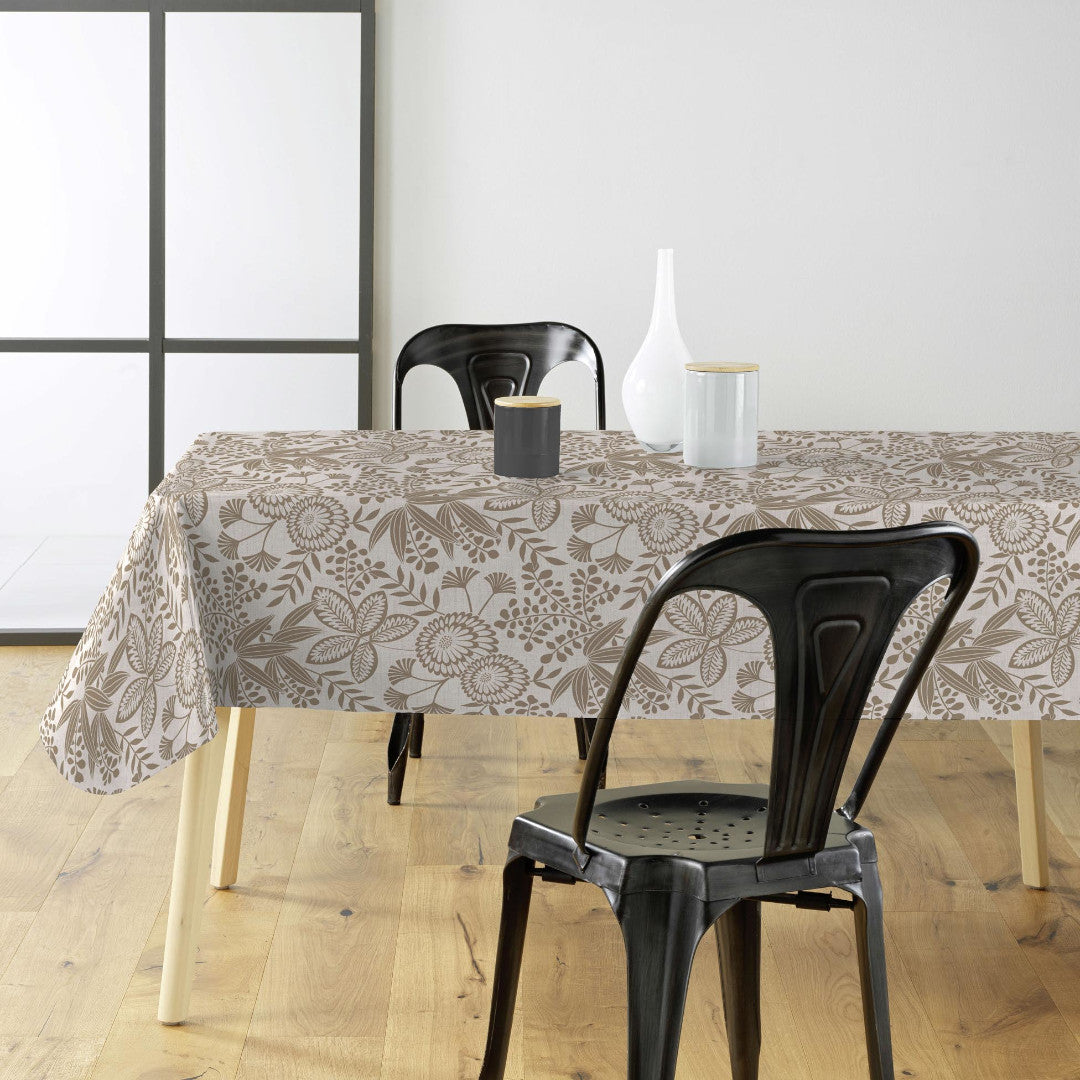 Fleuria Beige – Wachstuch Tischdecke mit botanischem Muster in warmem Beige, Ambienteaufnahme