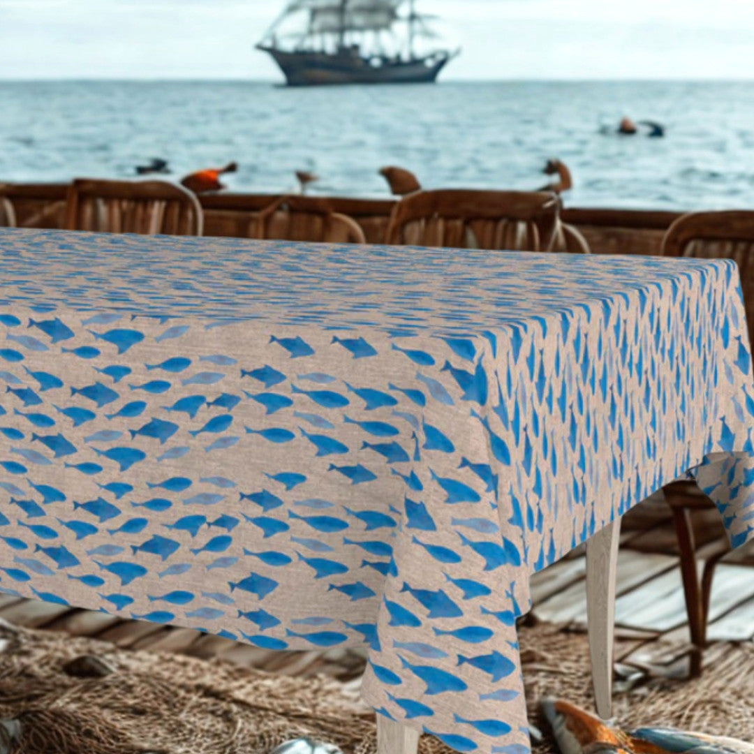 Marino Blåfisk – abwaschbare Tischdecke in Leinenoptik mit maritimem Muster, 160 cm am Meer
