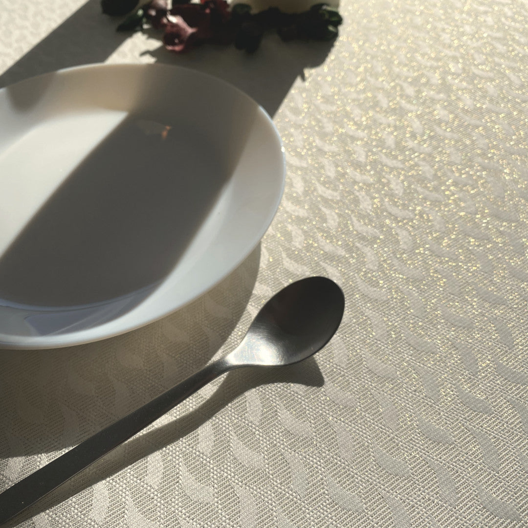 Munch Oro Guldblad - elegante abwaschbare Tischdecke mit goldenem Lurex, 160 cm breit