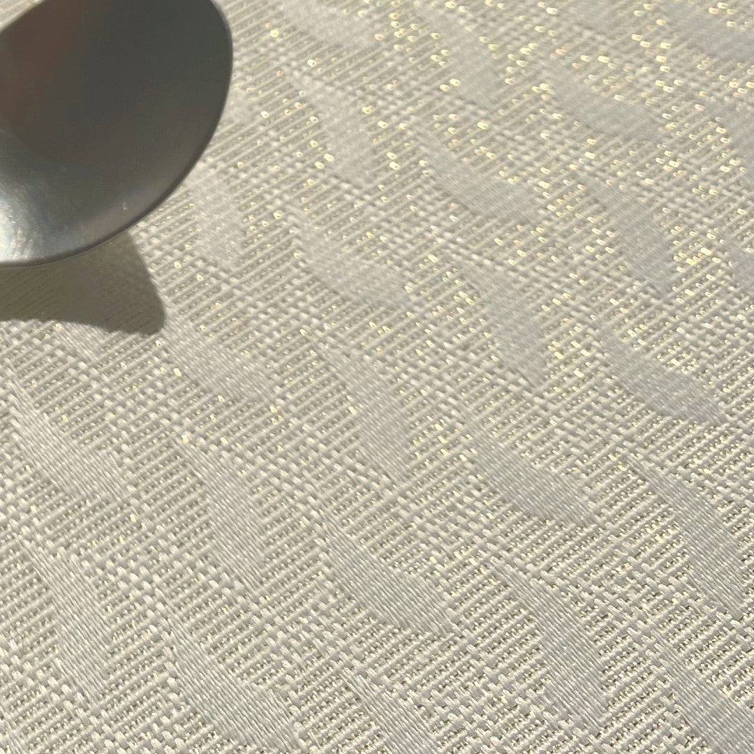 Munch Oro Guldblad - Elegante abwaschbare Tischdecke mit Goldlurex, Nahaufnahme