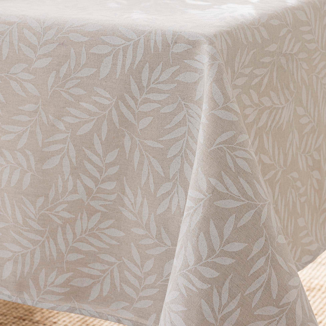 Naya Naturel – Stofftischdecke in Leinenoptik mit diskretem Blättermuster – 140 x 240 cm, Ecke