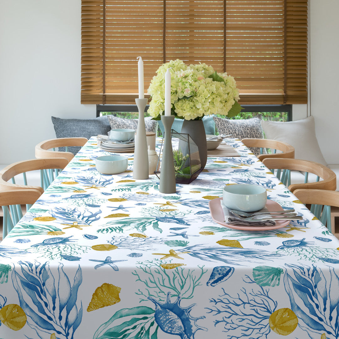 Odeta – Extra starke Wachstuch Tischdecke mit maritimem Muster, Ambienteaufnahme