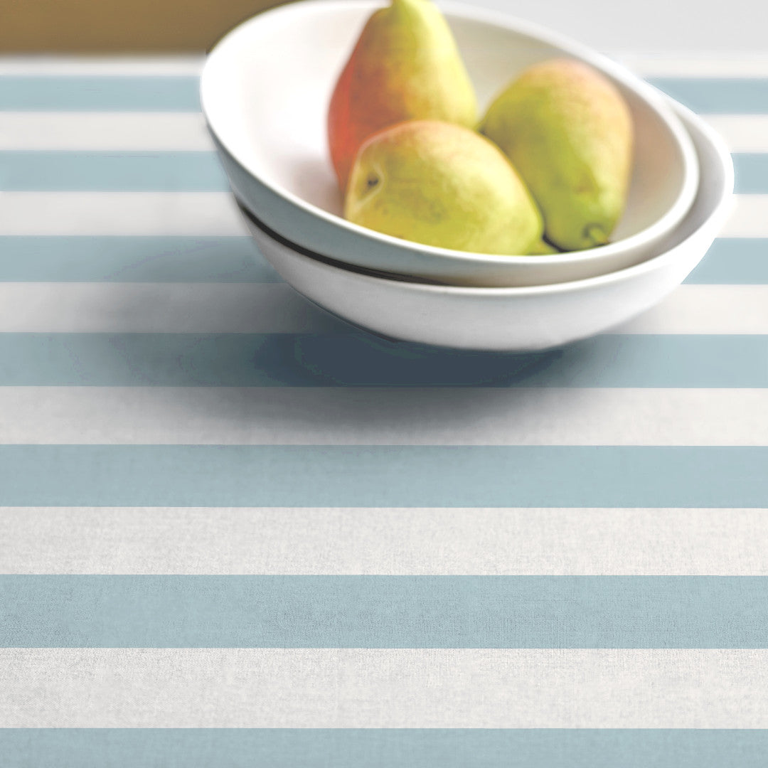 Parallel Linen Blue – abwaschbare Södahl Tischdecke aus 100% Baumwolle mit rutschfester Unterseite, Nahaufnahme