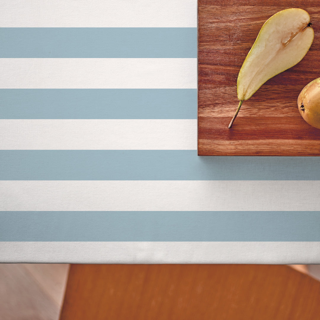 Parallel Linen Blue – abwaschbare Södahl Tischdecke aus 100% Baumwolle mit rutschfester Unterseite, Nahaufnahme 1