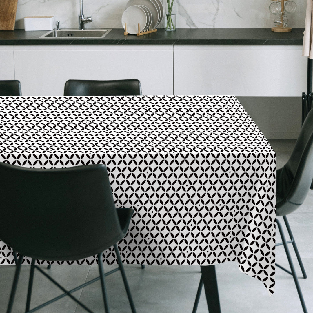 Raipur Black – Moderne schwarz-weiße Wachstuch Tischdecke mit grafischem Muster