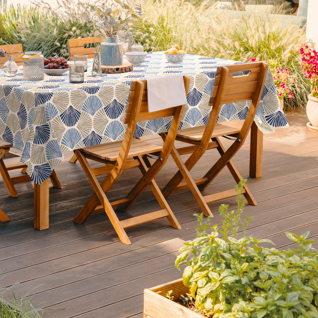 Seashells – Extra starke Wachstuch Tischdecke mit Muschelmuster, Ambienteaufnahme 1