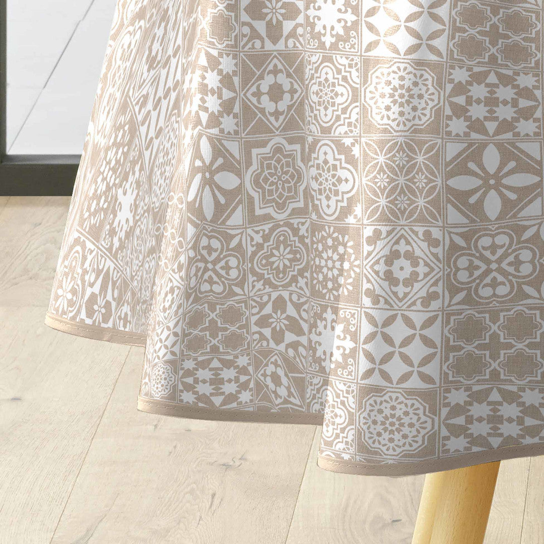 Textilia Carella – Runde Wachstuch-Tischdecke mit klassischem Kachelmuster in Beige, Ø 155 cm