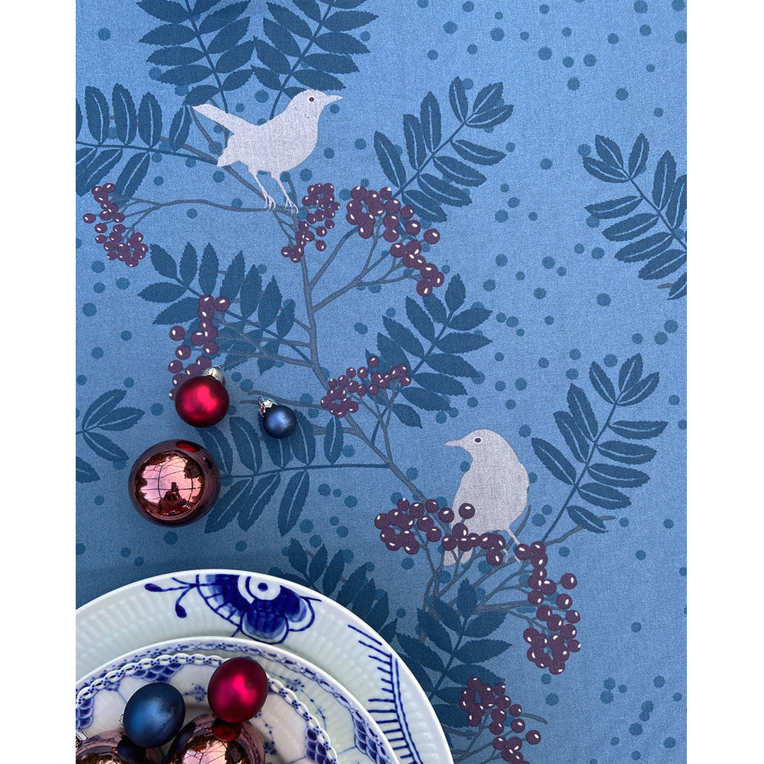 Blackbird Staubblau - Notes by Susanne Schjerning, abwaschbare Tischdecke mit rutschfester Unterseite