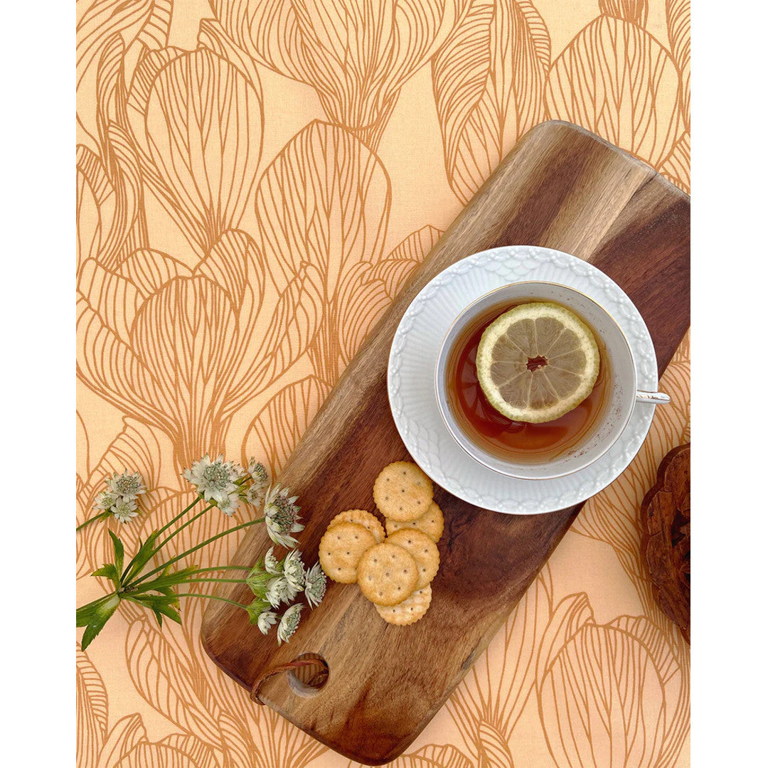 Flora Golden - Notes by Susanne Schjerning - abwaschbare Tischdecke mit rutschfester Unterseite
