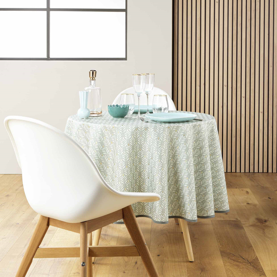 Piana Sage Ø 180 cm, runde fleckabweisende Tischdecke, Ambienteaufnahme