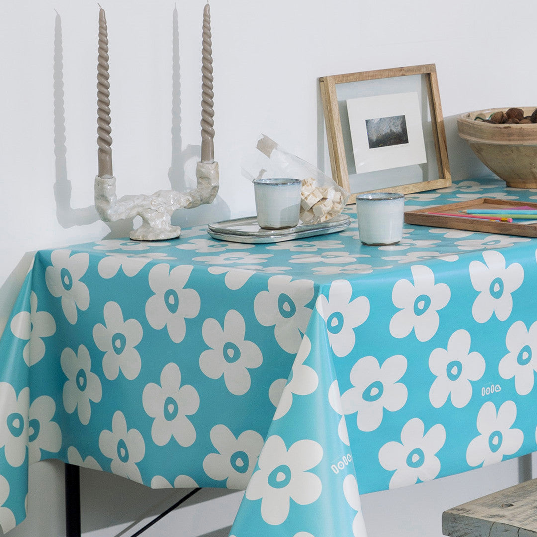 Lola Wachstuch Tischdecke - Small Big Flower Scuba Blue