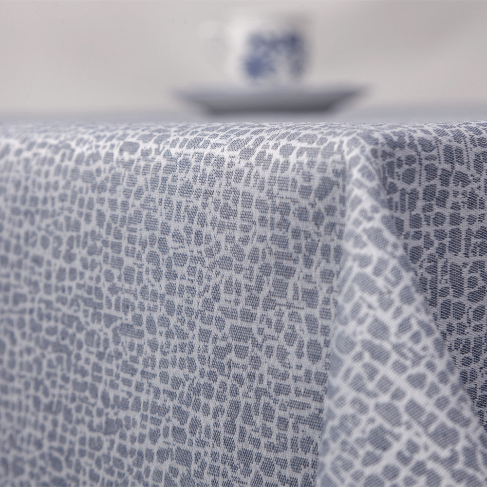 Jacquard Stone Blue – Elegante abwaschbare Tischdecke mit jacquardgewebtem Muster