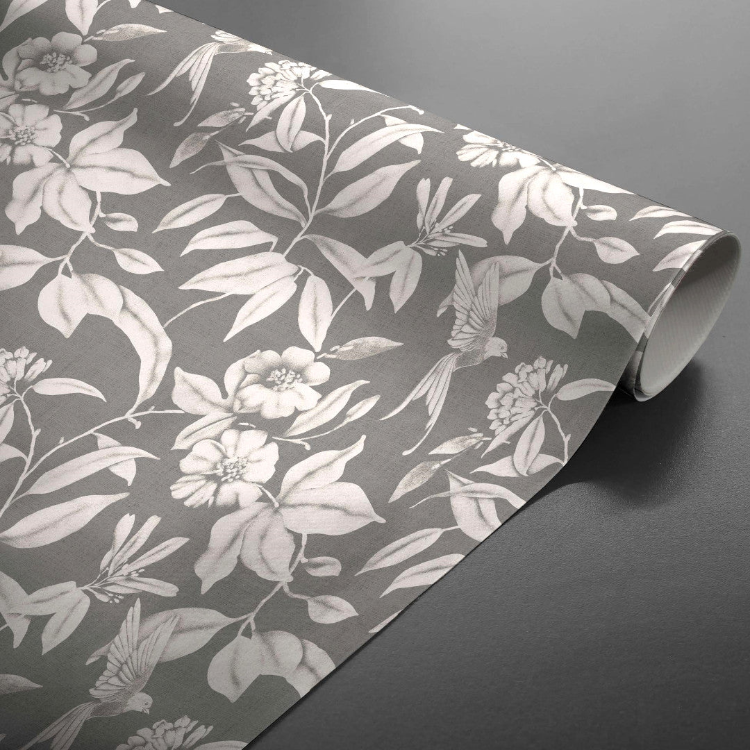 Gerollte Textilia Miosotis Grey Wachstuch Tischdecke mit Blättern und grauer Leinenoptik