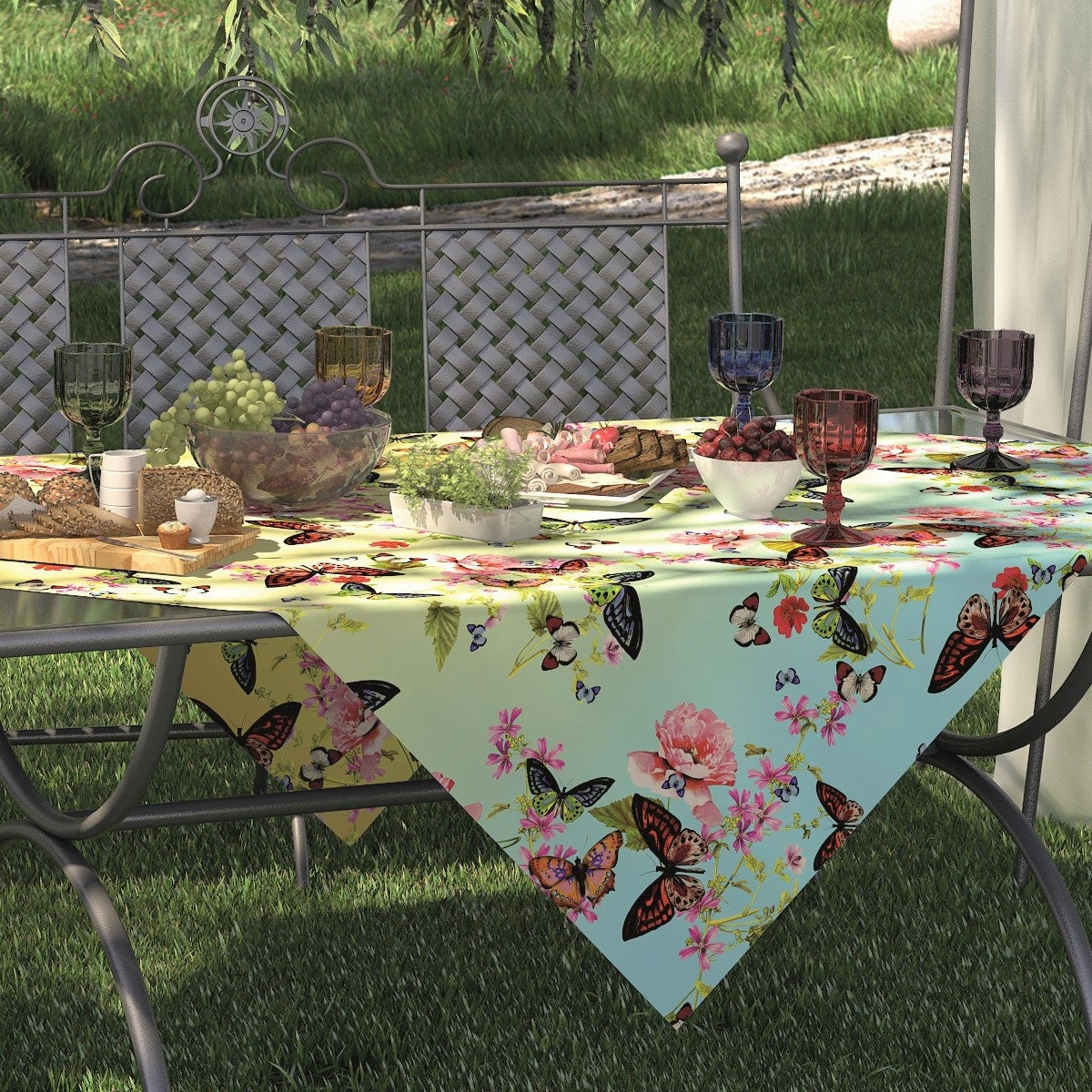 Aimee, Wachstuch Tischdecke mit vielen Schmetterlingen und Blumen