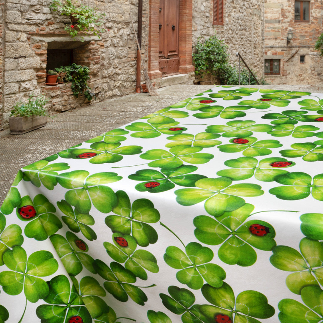Wachstuch Tischdecke mit Marienkäfern und vierblättrigem Klee