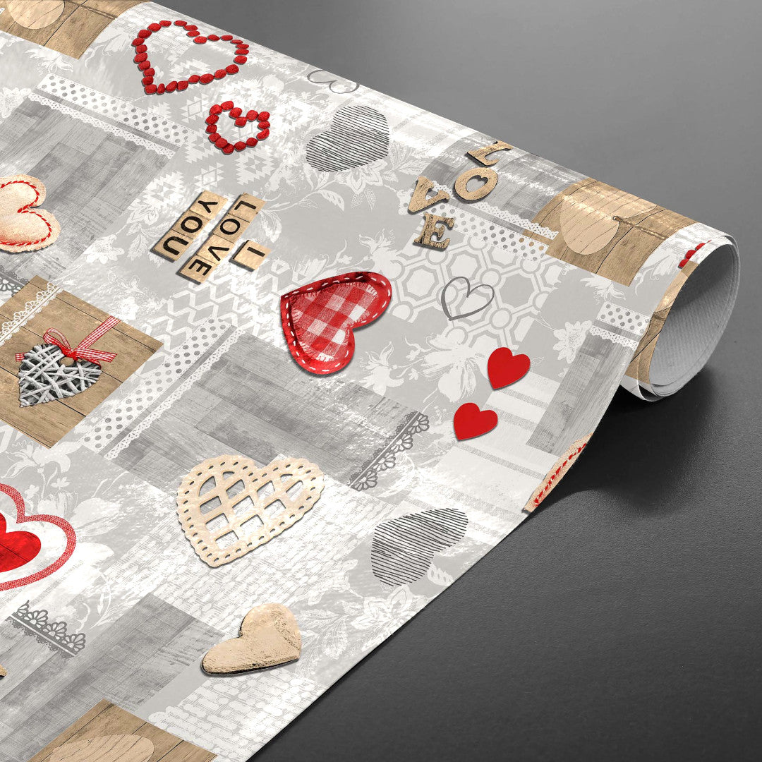 Amour Red - Wachstuch Tischdecke mit Herzen und romantischen Details, gerollt