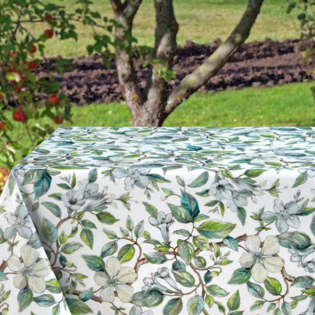 Apple Blossom Blue - Wachstuch Tischdecke mit klassischem Blumenmotiv, 160 cm breit