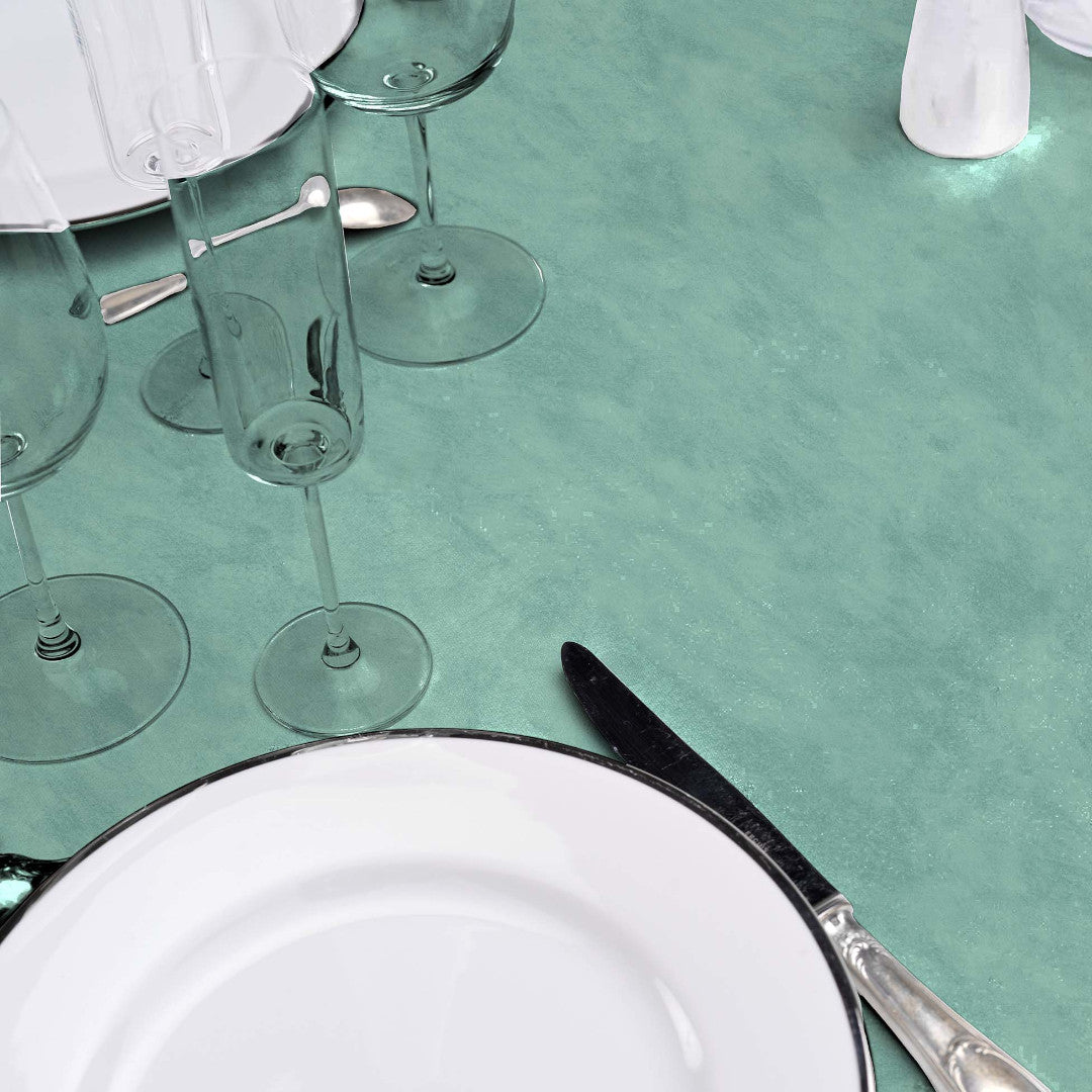 Beton Cire Ocean – glatte Wachstuch Tischdecke in grün-blauer Nuance, Nahaufnahme