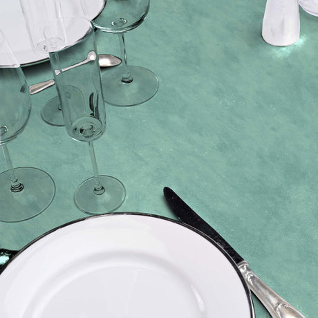 Beton Cire Ocean – glatte Wachstuch Tischdecke in grün-blauer Nuance, Nahaufnahme