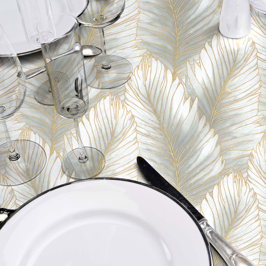 Betty Golden Palm – elegante Wachstuch Tischdecke mit goldenen Palmblättern, Nahaufnahme