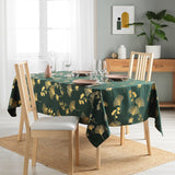 Bloomy Metallic Print - Grün/Gold - Fleckabweisende Weihnachtstischdecke, 150 x 240 cm, Ambienteaufnahme