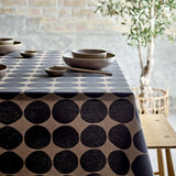 Bubbles Taupe - Abwaschbare Sødahl Tischdecke aus 100% Baumwolle mit rutschfester Unterseite, Ambiente