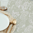 Ceres – Abwaschbare Tischdecke mit Blumensilhouetten in Staubgrün, Nahaufnahme