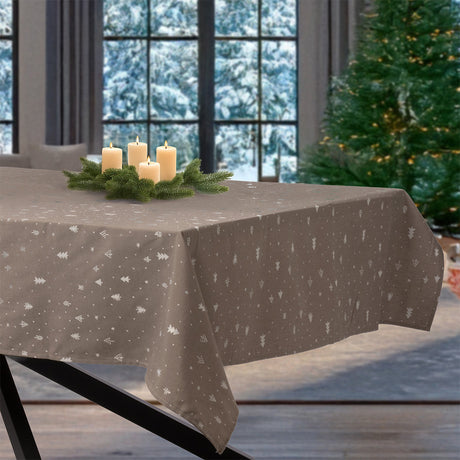 Christmas Carol Natur – damastgewebte Weihnachtstischdecke 160 x 220 cm, Ambienteaufnahme 1