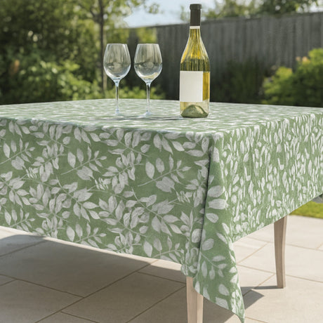 Giordano Salvieblad – abwaschbare Tischdecke in Grüntönen mit Blattmotiv, Ambienteaufnahme
