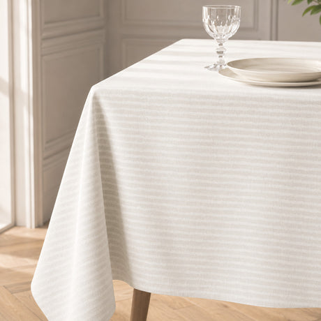 Lam Blanco – jacquardgewebte abwaschbare Tischdecke in Offwhite, Ecke