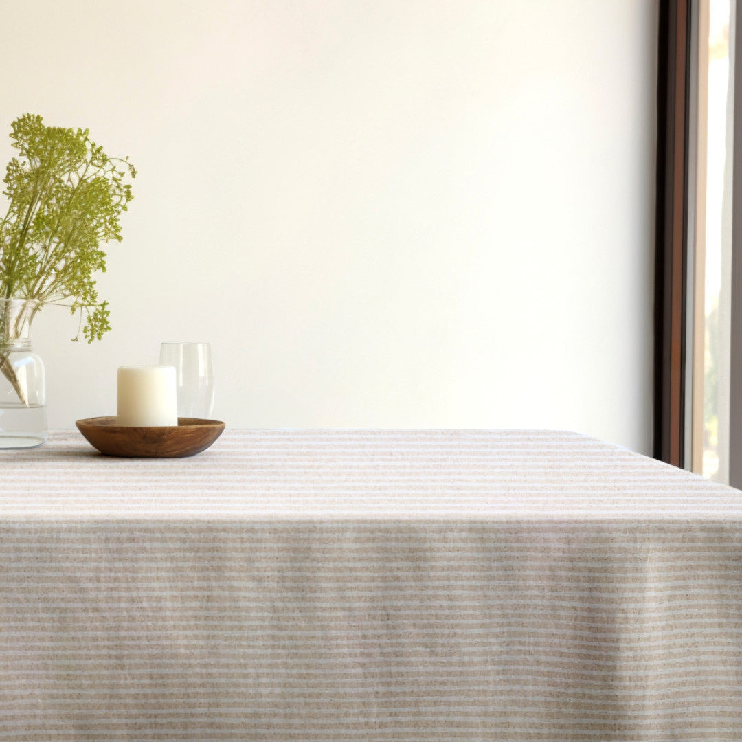 Lam Lino – Jacquardgewebte abwaschbare Tischdecke mit Streifen in Leinenoptik, 180 cm, Ambiente 1