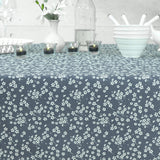 Milflores Staubblau – Abwaschbare Tischdecke mit kleinen Blumen, Muster