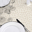 Naya Naturel – glatte Wachstuch Tischdecke in Leinenoptik mit dezentem Blattmuster, Details