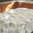 Nordfavn Elisabeth Grün - Wachstuch Tischdecke mit klassischem Blumenprint, Ambiente