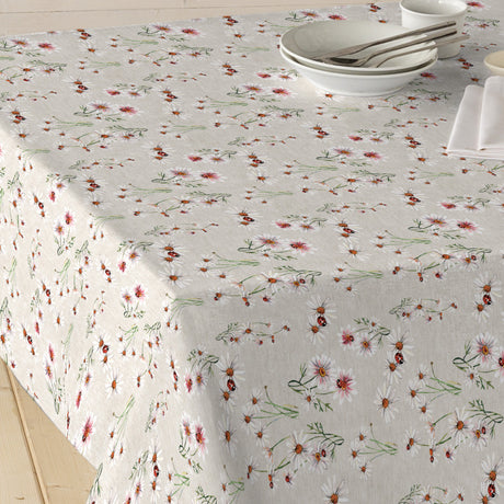 Nordfavn Fortuna – Abwaschbare Tischdecke mit Margeriten und Marienkäfern auf dem Tisch