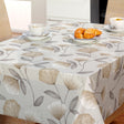 Nordfavn Shell Flower Beige – Wachstuch Tischdecke mit weichem botanischem Ausdruck, Ambiente