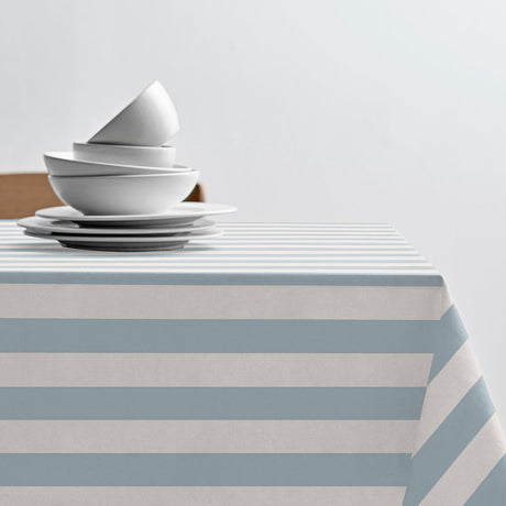 Parallel Linen Blue – abwaschbare Södahl Tischdecke aus 100% Baumwolle mit rutschfester Unterseite