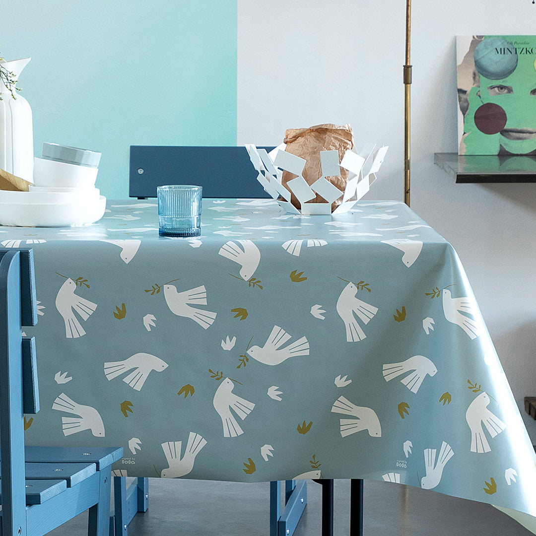 Peace is in the Air Gletsjer – Lola Wachstuch Tischdecke mit grafischem Vogelmotiv, Ecke