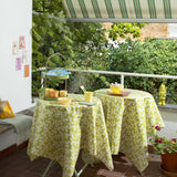 Poppy Spring Moss - Lola Wachstuch Tischdecke mit grafischem Blumendesign, Ambiente