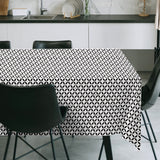 Raipur Black – Moderne schwarz-weiße Wachstuch Tischdecke mit grafischem Muster