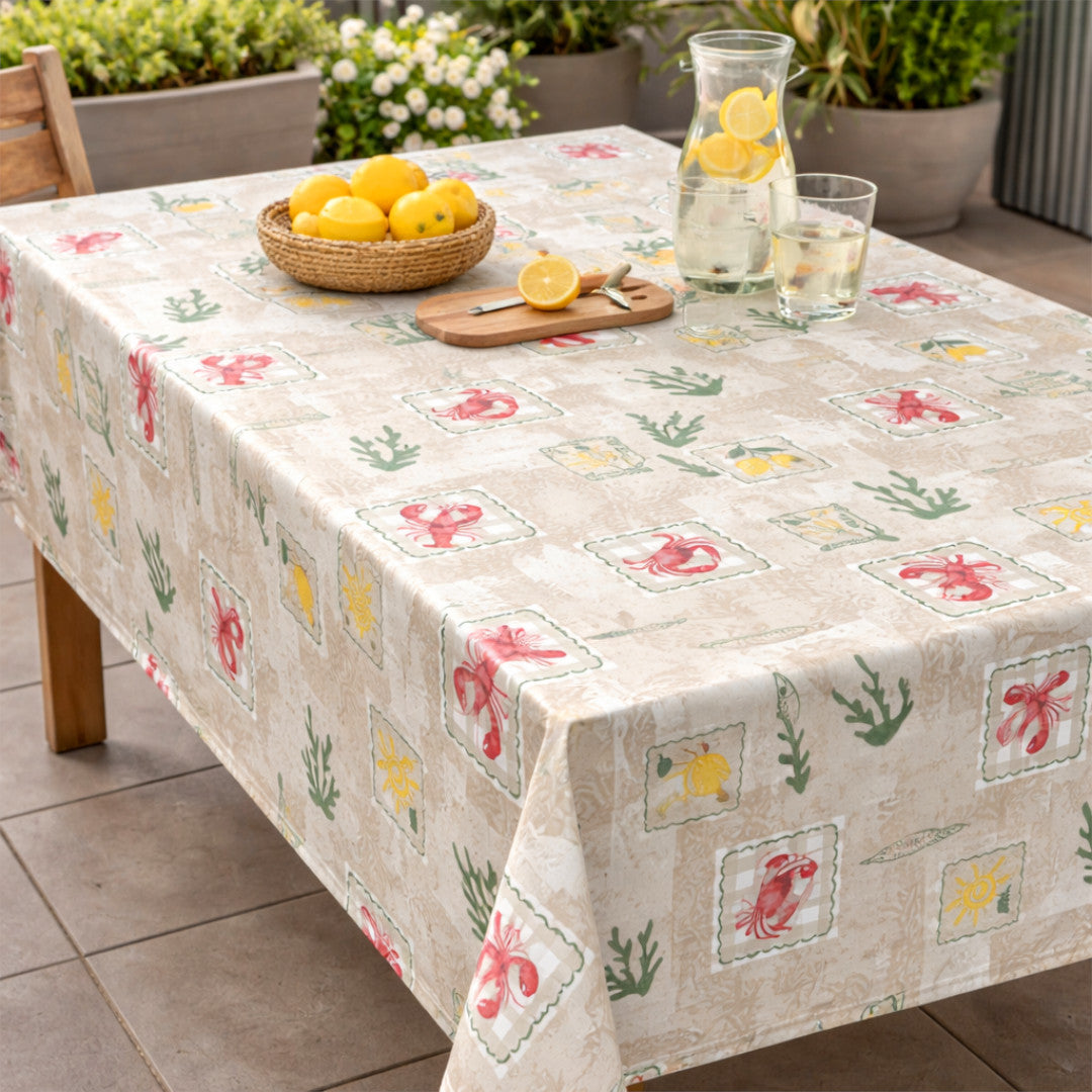 Riviera Patchwork – Wachstuch Tischdecke mit Hummern und Zitronen, Ambiente