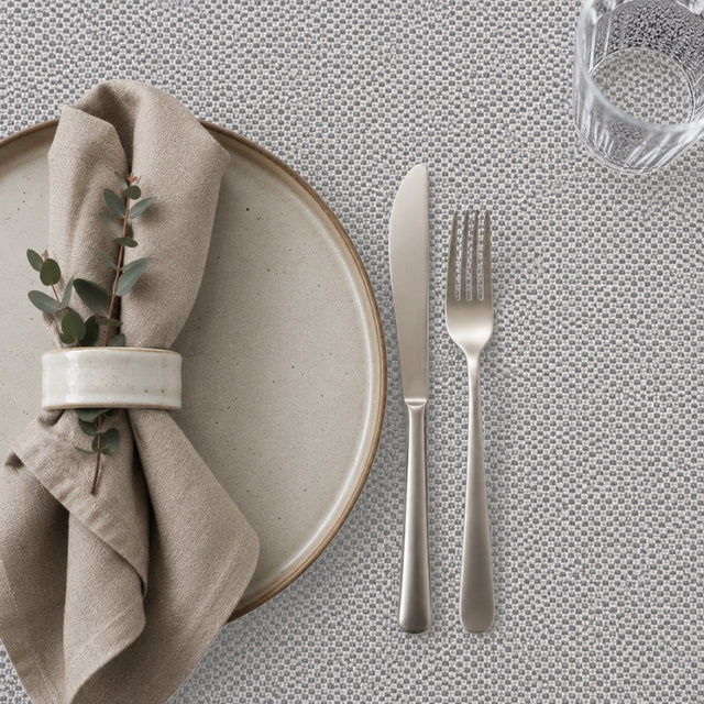 Nordfavn Roa Ceniza Hellgrau – Jacquardgewebte abwaschbare Tischdecke mit melierter Struktur