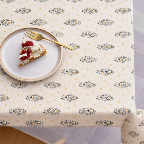 Södahl Boheme Gold – Abwaschbare Tischdecke aus 100% Baumwolle mit rutschfester Unterseite, Ambiente